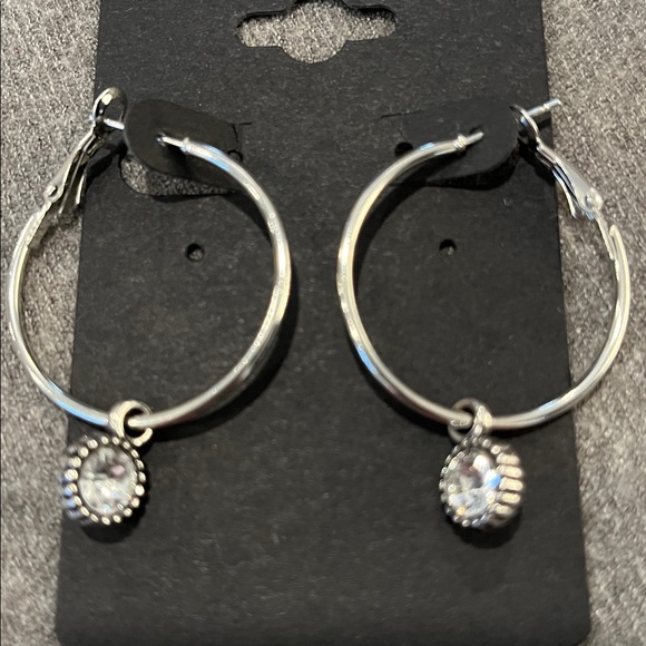 🌻3/$15 Silvertone Tree of Like Necklace with Hoop Earrings - Picture 5 of 6